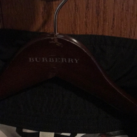 Women’s Burberry Jacket - Picture 4 of 6